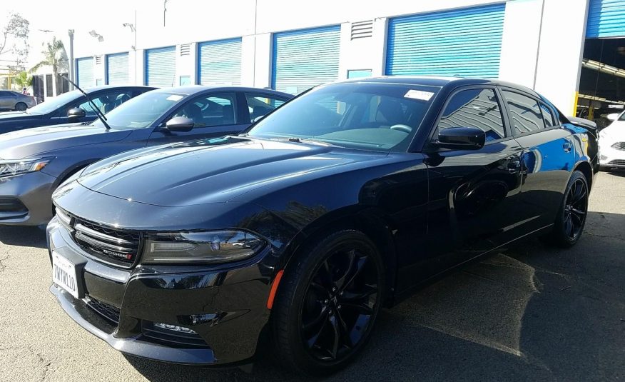 2017 Dodge CHARGER 4X2 V6 SXT