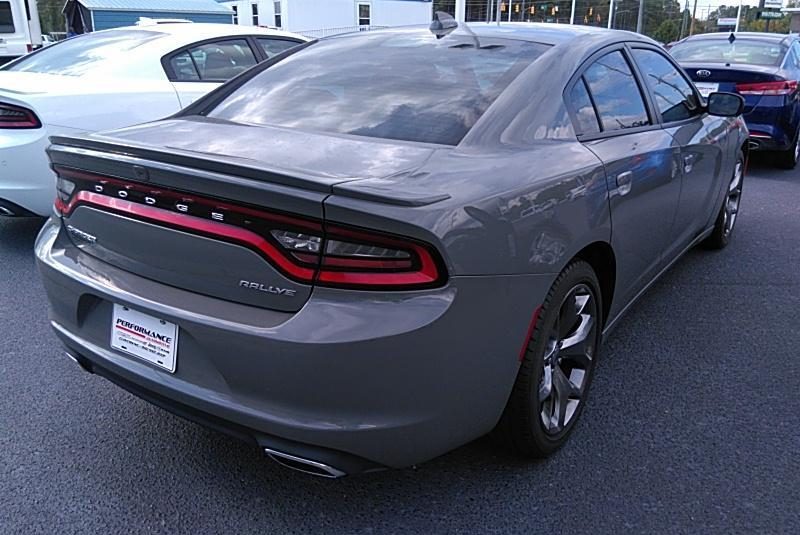 2017 Dodge CHARGER 4X2 V6 SXT